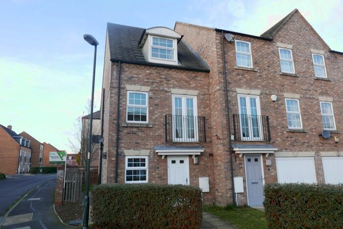 3 Bedroom Semi-Detached House To Rent In Coningham Avenue, York, YO30