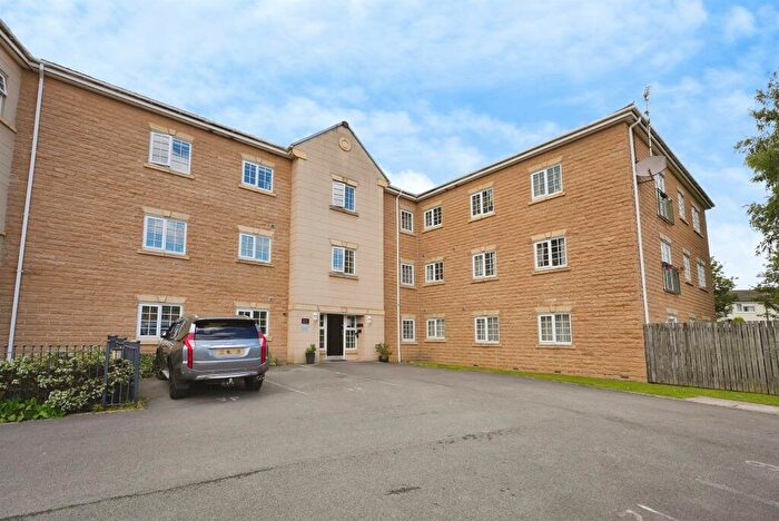 2 Bedroom Apartment For Sale In Oakwood Gardens, Halifax, HX2