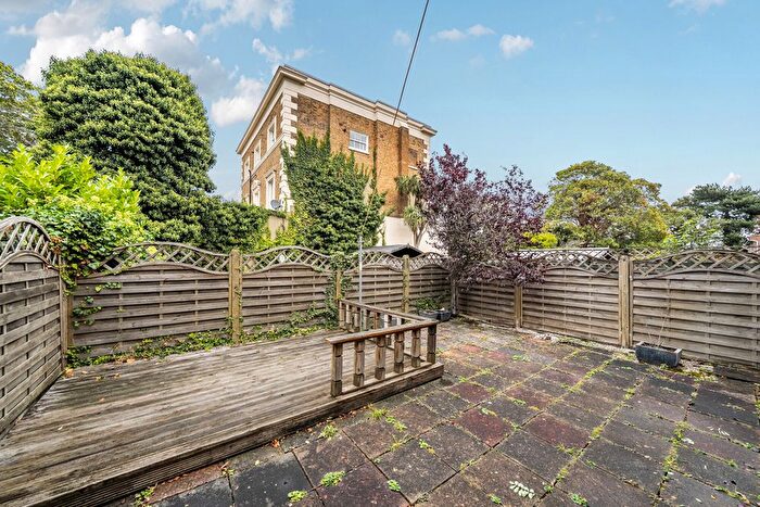 2 Bedroom Maisonette For Sale In Milford Close, London, SE2