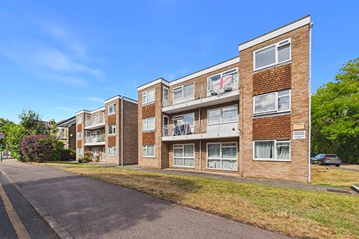 1 Bedroom Flat For Sale In Robin Hood Lane, Sutton, Surrey., SM1