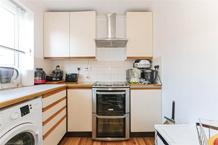 1 Bedroom Flat For Sale In Greyhound Road, Sutton, SM1