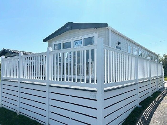 3 Bedroom Mobile/park Home For Sale In Crantock, Newquay, TR8