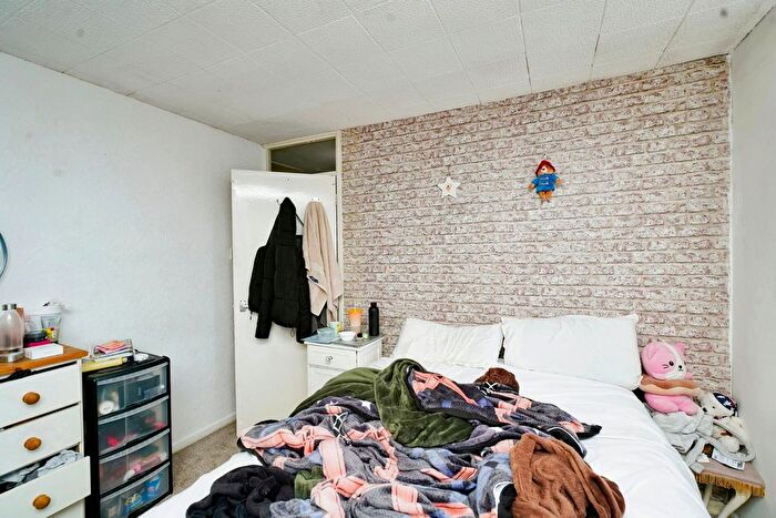 3 Bedroom Terraced House For Sale In Brendon Avenue, Luton, LU2