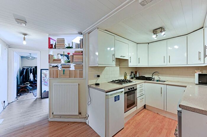 1 Bedroom Flat To Rent In Garratt Lane, Tooting, London, SW17