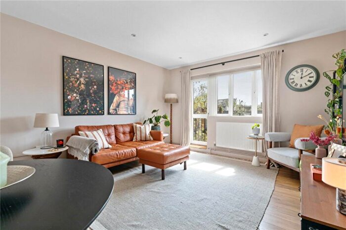2 Bedroom Apartment For Sale In Langdale Close, London, SE17