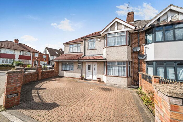 5 Bedroom Semi-Detached House For Sale In Greencourt Avenue, Edgware, HA8