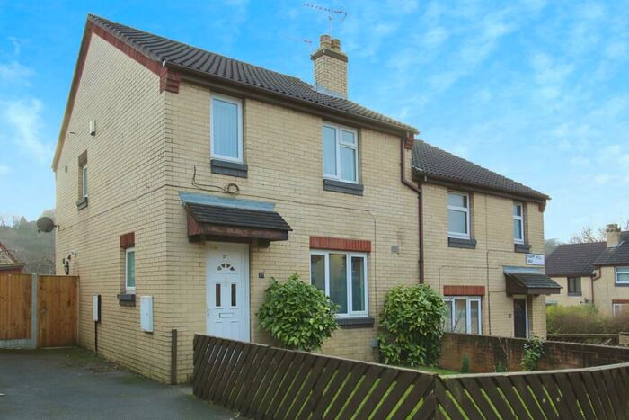 3 Bedroom Semi-Detached House To Rent In Farm Hill Way, Leeds, West Yorkshire, LS7