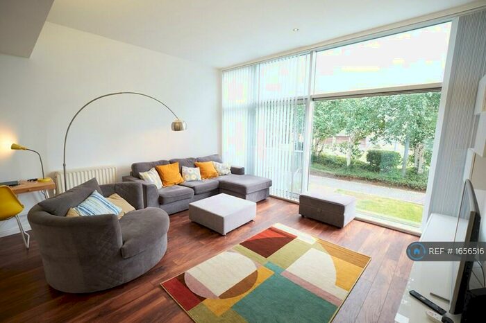 2 Bedroom Terraced House To Rent In Lanark Street, Glasgow, G1