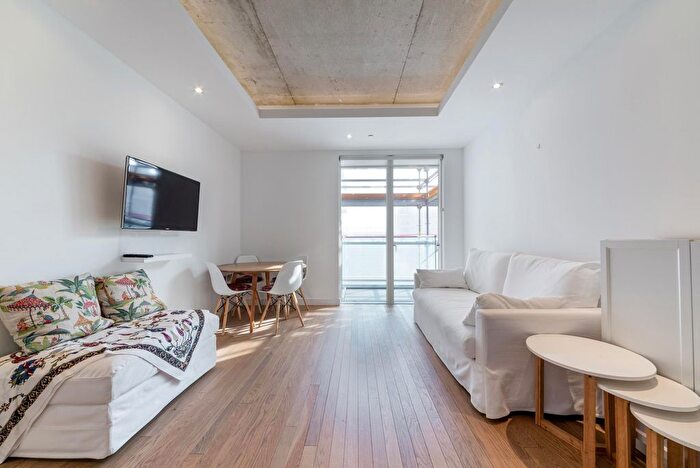 2 Bedroom Flat To Rent In Park Vista Tower, Wapping, London, E1W