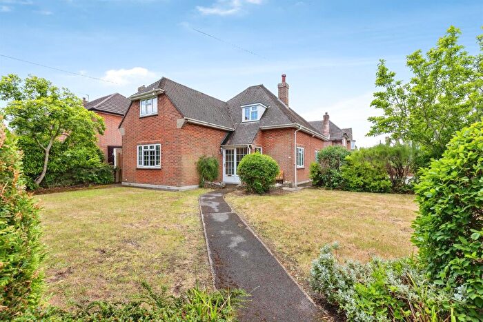 4 Bedroom Bungalow For Sale In Holdenhurst Avenue, Bournemouth, BH7