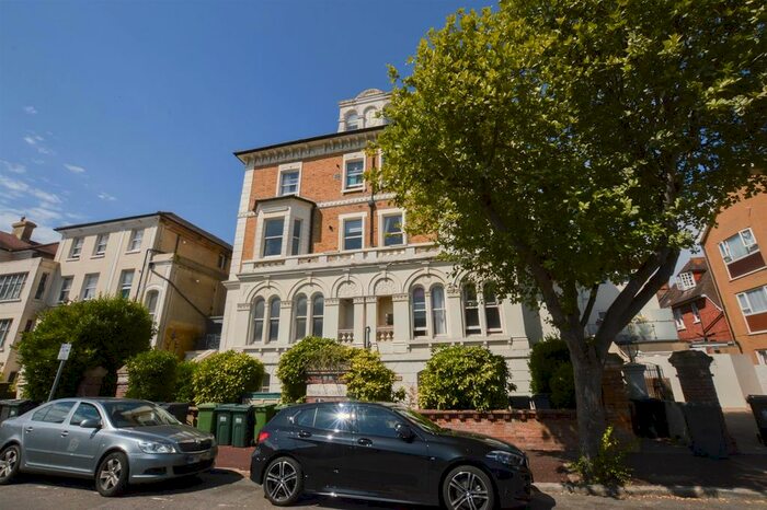 2 Bedroom Flat To Rent In Spencer Road, Eastbourne, BN21