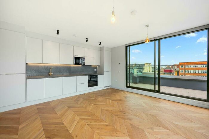 1 Bedroom Penthouse To Rent In Spire Mews, London, N4