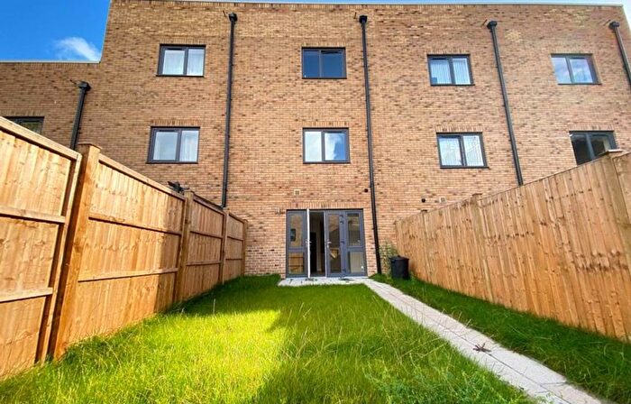 3 Bedroom Terraced House For Sale In Pear Mews, London, SW17