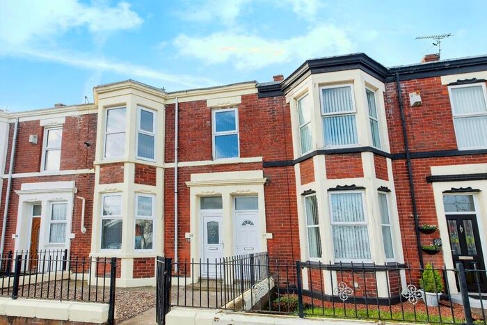 3 Bedroom Flat To Rent In Sutton Street, Newcastle Upon Tyne, NE6