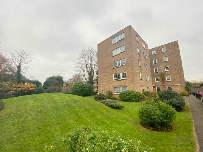 2 Bedroom Flat To Rent In Hermitage Walk, South Woodford E18