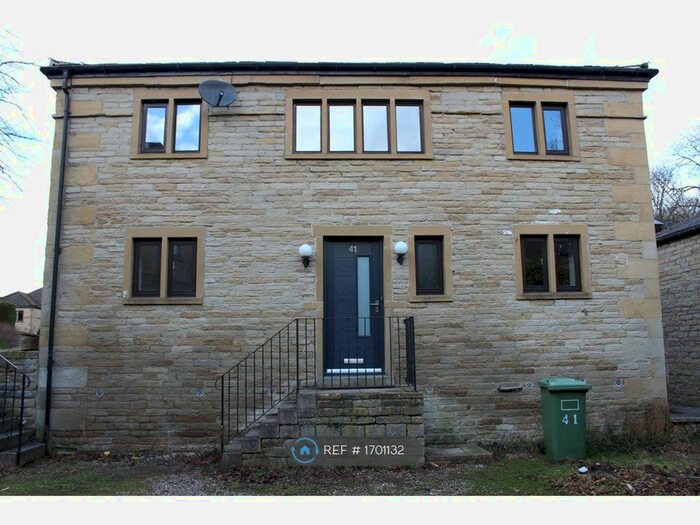 3 Bedroom Semi-Detached House To Rent In Stockwell Vale, Huddersfield, HD4