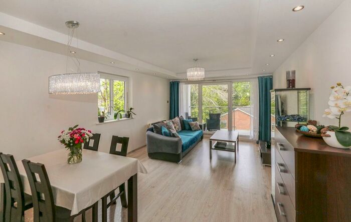 2 Bedroom Flat To Rent In Wimborne Road, Bournemouth, Dorset, BH2