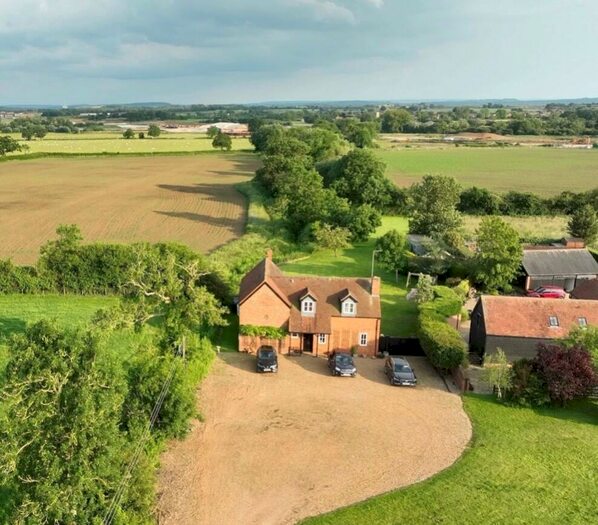 4 Bedroom Detached House For Sale In Cowley Old House, Preston Bissett, MK18