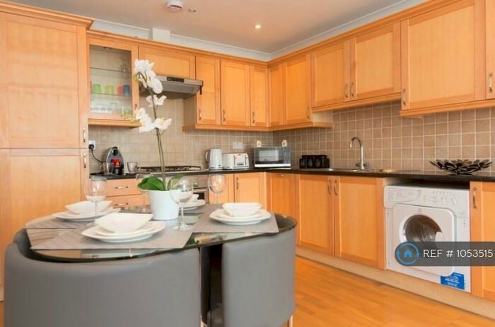 2 Bedroom Flat To Rent In Goswell Road, London, EC1V