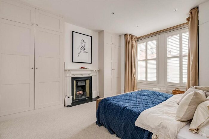 2 Bedroom Apartment To Rent In Broomwood Road, SW11