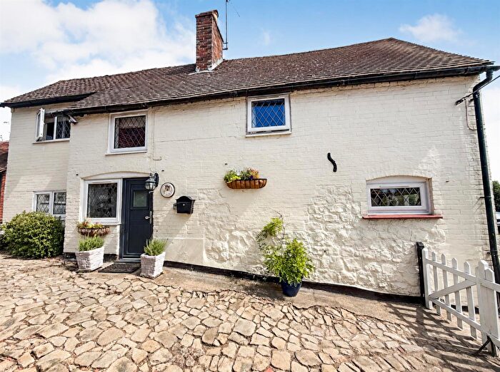 3 Bedroom Cottage For Sale In Maidstone Road, Nettlestead, ME18