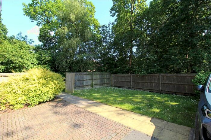 2 Bedroom Flat For Sale In Elvetham Rise, Chineham, Basingstoke, Hampshire, RG24