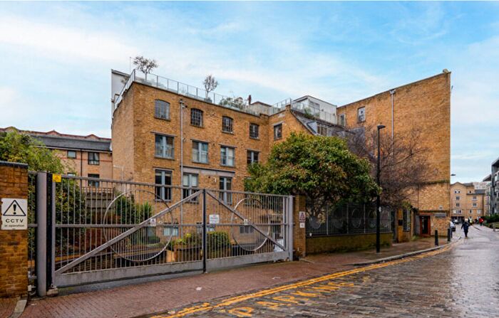 1 Bedroom Flat For Sale In Flat, Gowers Walk, Whitechapel, London, E1