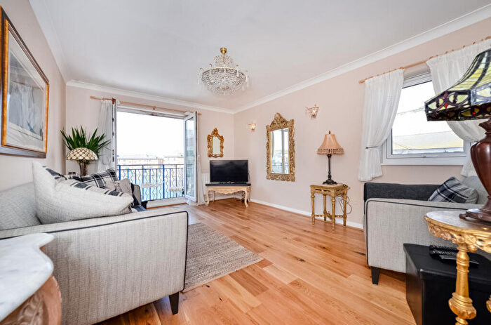 2 Bedroom Flat To Rent In Victory Mews, The Strand, Brighton Marina Village, BN2