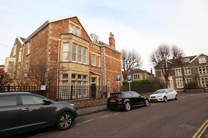 2 Bedroom Flat To Rent In Ravenswood Road - Redland, BS6