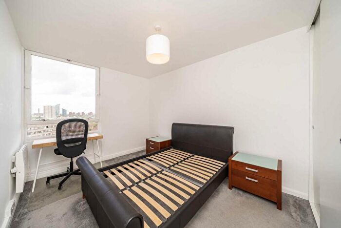 2 Bedroom Flat To Rent In Bramlands Close, Battersea, SW11