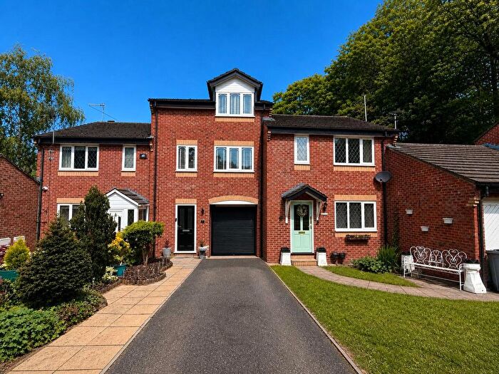 2 Bedroom Mews For Sale In Beechwood Mews, Macclesfield, SK10