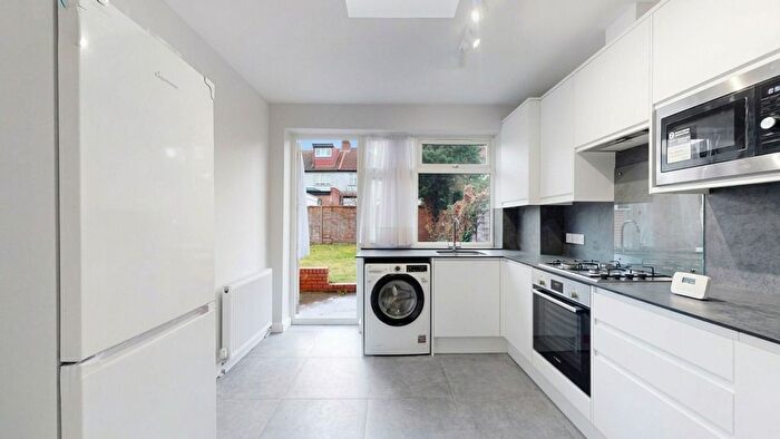 4 Bedroom Flat To Rent In Geary Road, London, NW10