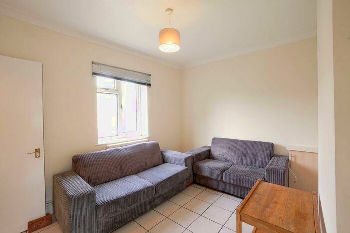 5 Bedroom Semi-Detached House To Rent In Colbourne Avenue, Brighton, BN2