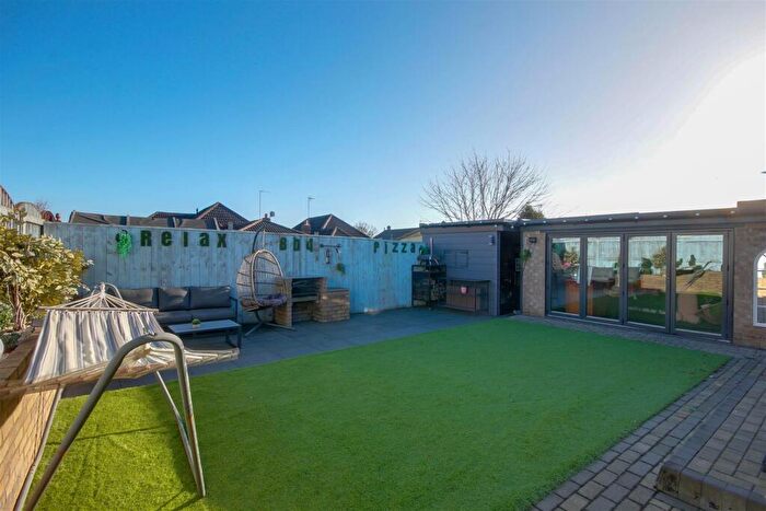 4 Bedroom Detached Bungalow For Sale In Northfield, Swanland, HU14