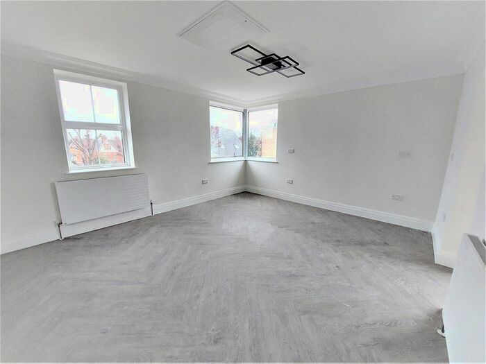 2 Bedroom Flat To Rent In The Mall, Ealing, London, W5