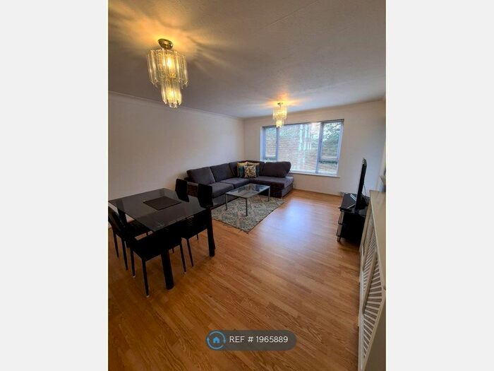 2 Bedroom Flat To Rent In Moss Hall Gove, London, N12