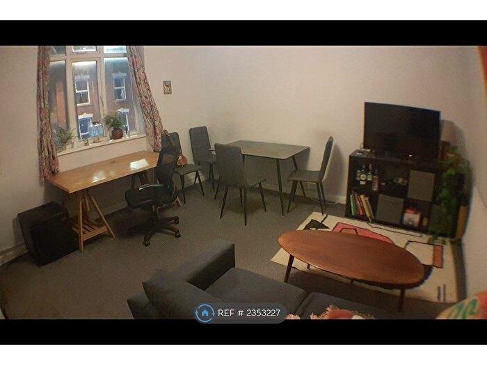 2 Bedroom Flat To Rent In Classic Mansions, London, E9