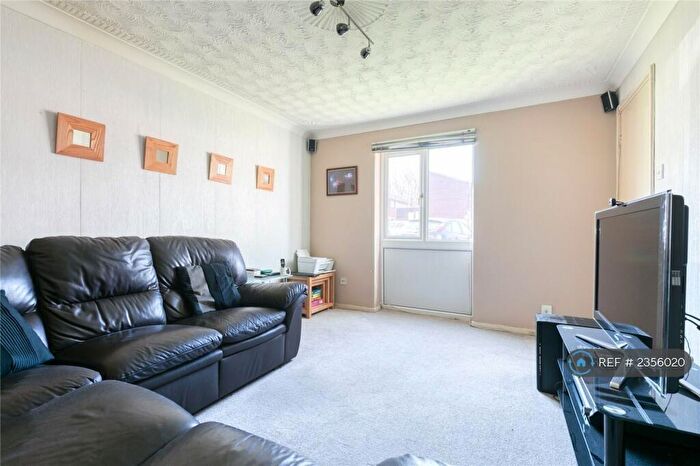 3 Bedroom End Of Terrace House To Rent In Evedon, Bracknell, RG12
