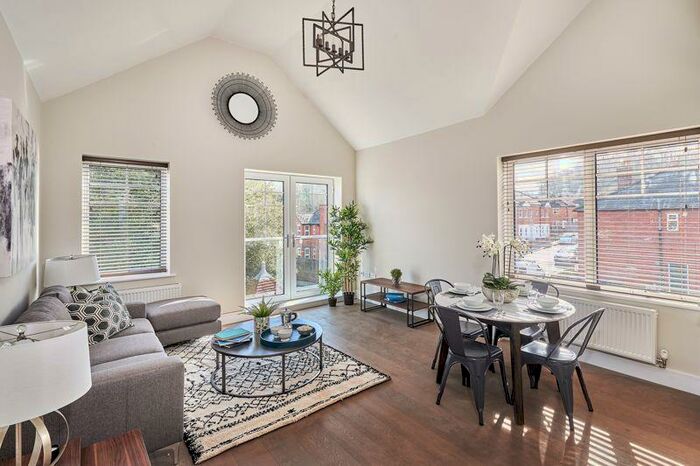 2 Bedroom Apartment To Rent In Town Centre - Top Floor Penthouse Apartment With Parking., GU7