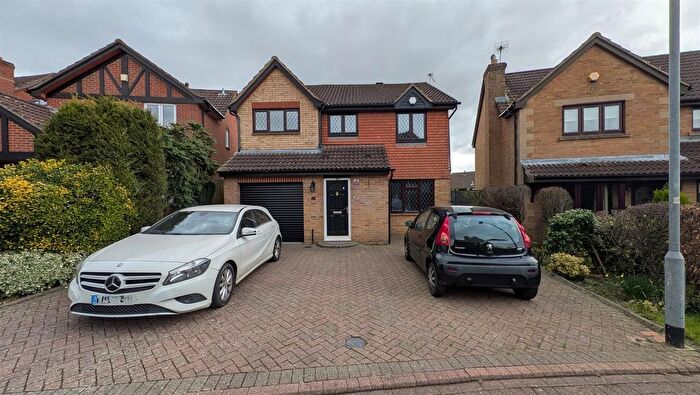4 Bedroom Detached House To Rent In Whitebeam Close, Cheshunt, Waltham Cross, EN7