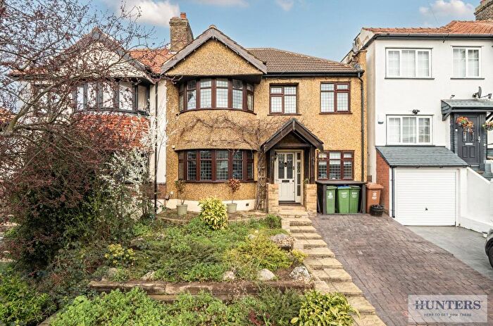 5 Bedroom Semi Detached House For Sale In Okehampton Crescent, Welling, DA16