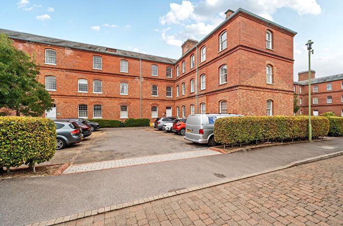 2 Bedroom Flat For Sale In Kingswood Place, Boundary Walk, Knowle, Fareham, PO17