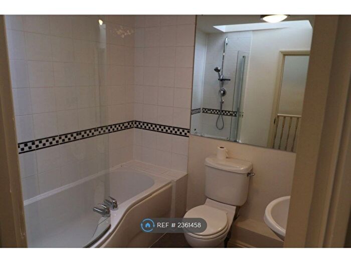 2 Bedroom End Of Terrace House To Rent In High Street, Northampton, NN2