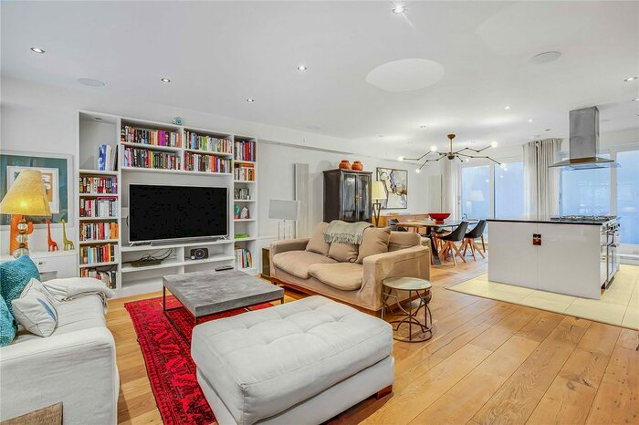 2 Bedroom Terraced House To Rent In St. Georges Court, Putney Bridge Road, London, SW15