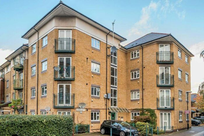 2 Bedroom Flat To Rent In Kennings Way, Kennington, London, SE11