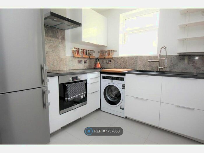 1 Bedroom Flat To Rent In Roehampton, London, SW15