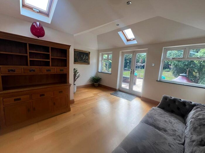 3 Bedroom Semi-Detached House To Rent In Coventry, CV3