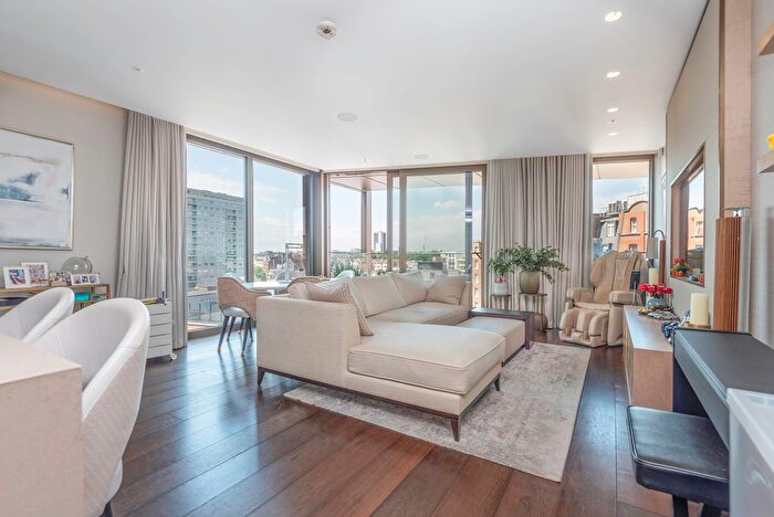 2 Bedroom Flat For Sale In Kings Gate Walk, London, SW1E