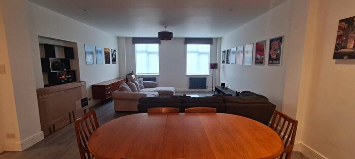 4 Bedroom Flat To Rent In Kings Terrace, Hampshire, PO5