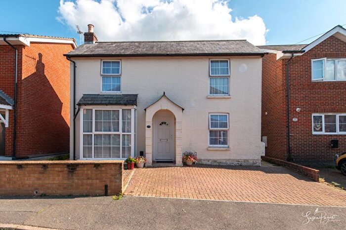 3 Bedroom Detached House For Sale In Ash Road, Newport, PO30
